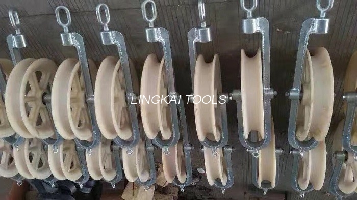 रस्सी खींचने के लिए पुली ब्लॉक एंटी लिफ्टिंग स्वचालित रिलीज पुली को दबाए रखें
